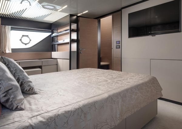 Ferretti Yachts 780 image