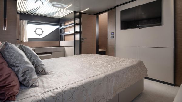 Ferretti Yachts 780 image