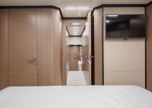 Ferretti Yachts 780 image