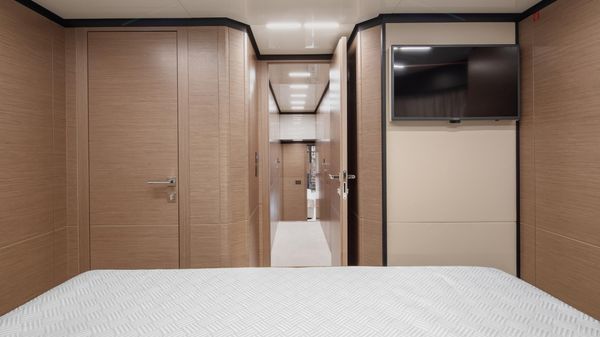 Ferretti Yachts 780 image