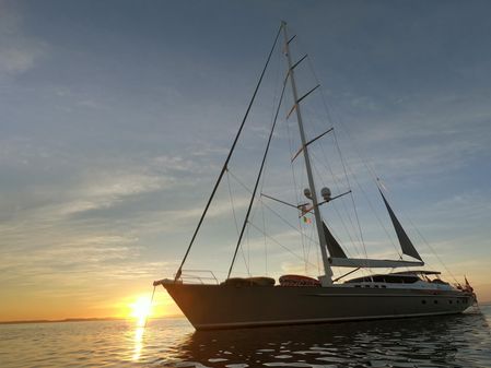 Alloy-yachts SLOOP image