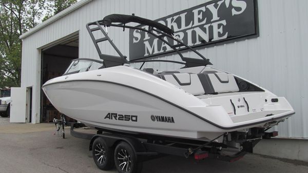 Yamaha-boats AR250 image