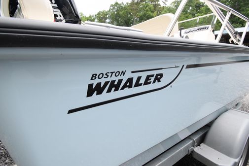 Boston Whaler 17 Montauk image