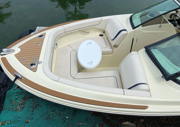 Chris-Craft Calypso 24 image