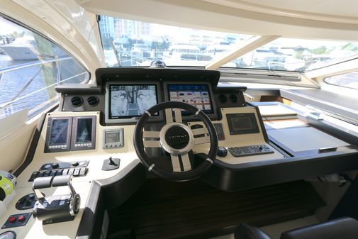 Azimut 72S image