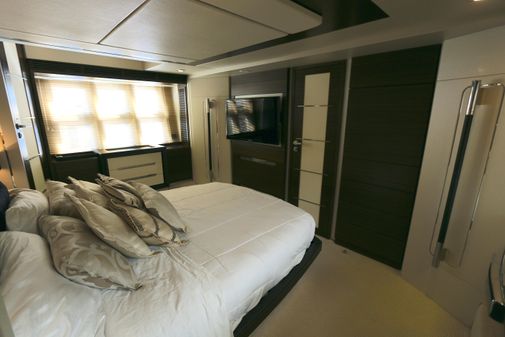 Azimut 72S image