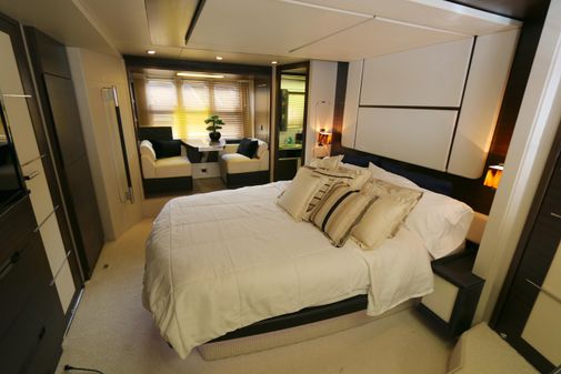 Azimut 72S image