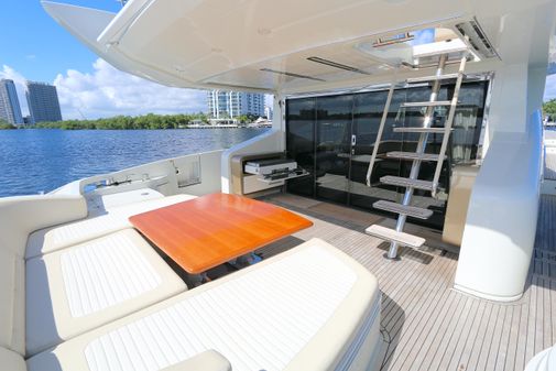 Azimut 72S image