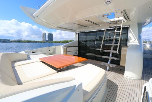 Azimut 72S image