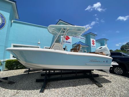 Pioneer 202 Islander image