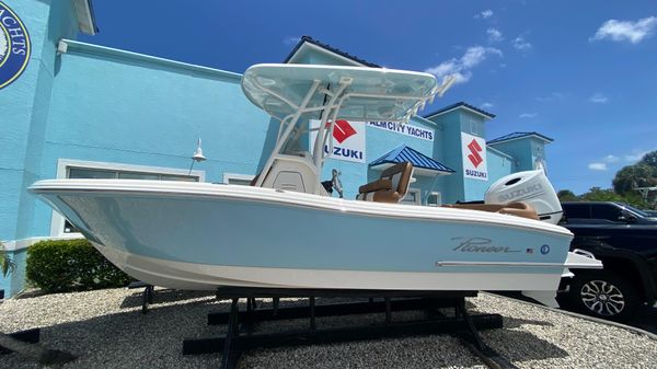 Pioneer 202 Islander