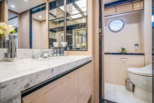 Azimut 80 FLY image