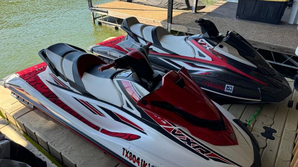 Yamaha WaveRunner VXR 