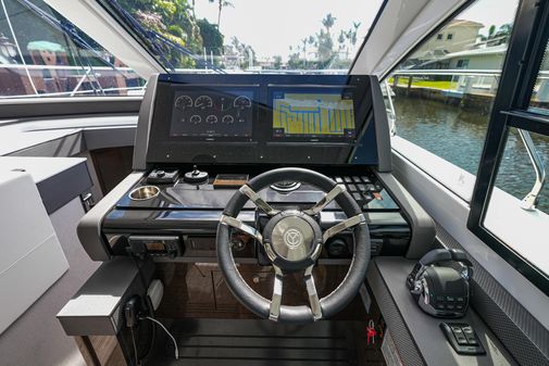 Cruisers Yachts 50 Cantius image