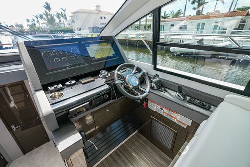 Cruisers Yachts 50 Cantius image