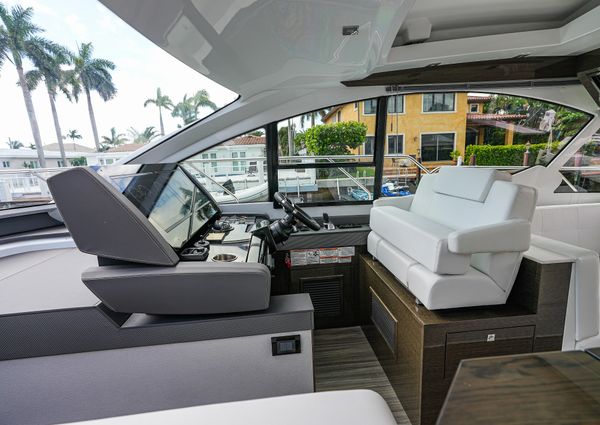 Cruisers Yachts 50 Cantius image