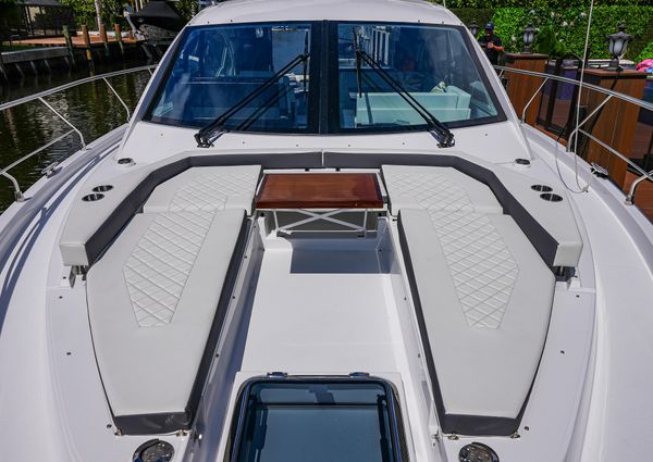 Cruisers Yachts 50 Cantius image