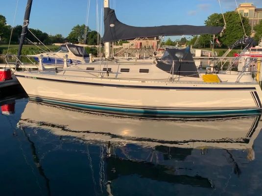 Canadian Sailcraft 30 - main image