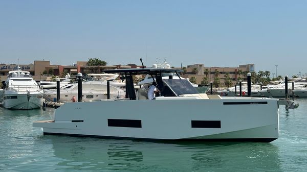 De Antonio Yachts D42 Open 