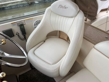 Rinker Fiesta Vee 410 image