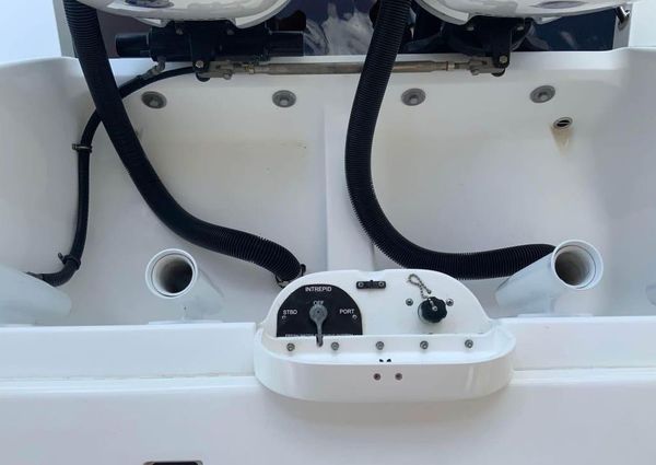 Intrepid 327-CENTER-CONSOLE image