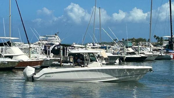 Boston Whaler 330 Outrage 