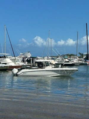 Boston Whaler 330 Outrage - main image