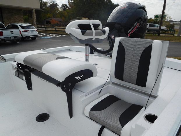 2020 Vexus AVX 1980 CC Longview, Texas - Nichols Marine Boat Sales