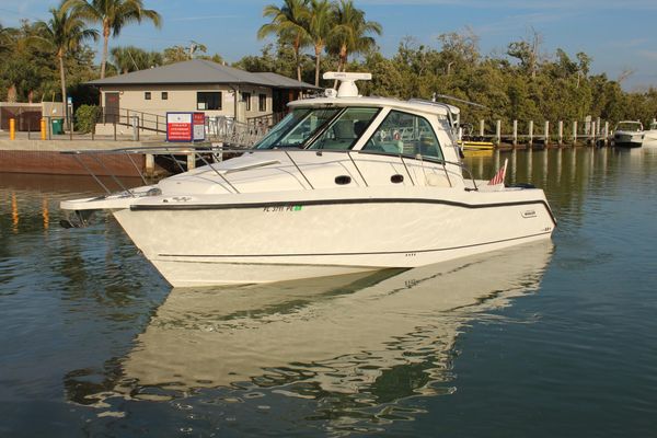 Boston-whaler 345-CONQUEST - main image