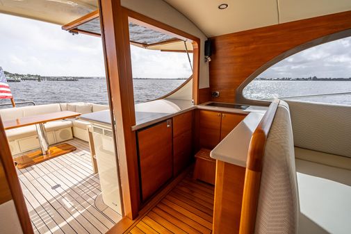 Palm Beach Motor Yachts PB50 Flybridge image