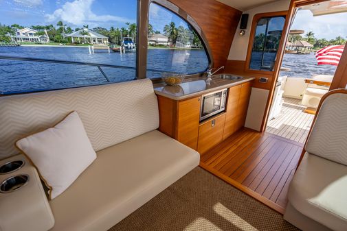 Palm Beach Motor Yachts PB50 Flybridge image