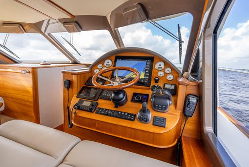 Palm Beach Motor Yachts PB50 Flybridge image