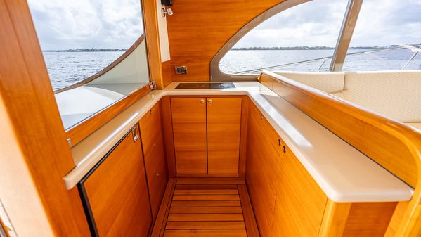 Palm Beach Motor Yachts PB50 Flybridge image