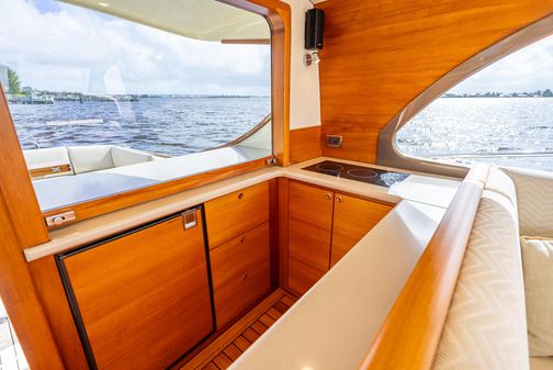 Palm Beach Motor Yachts PB50 Flybridge image