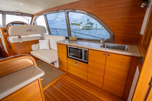 Palm Beach Motor Yachts PB50 Flybridge image