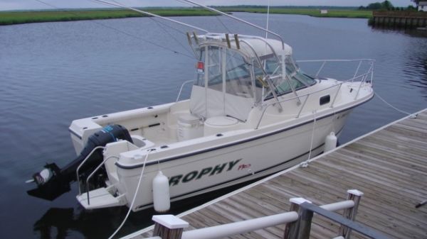 Bayliner 2302 trophy outboard walkaround 