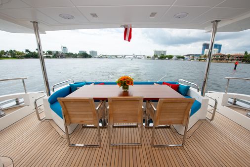 Azimut 84 Flybridge image