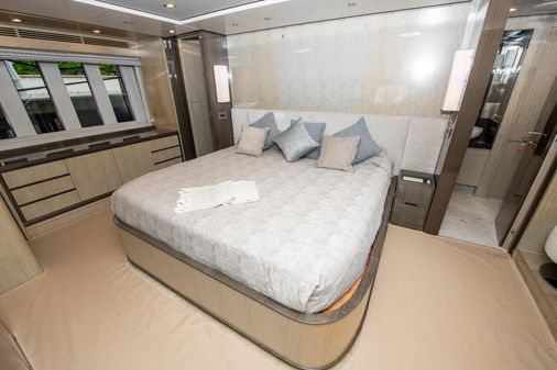 Azimut 84 Flybridge image