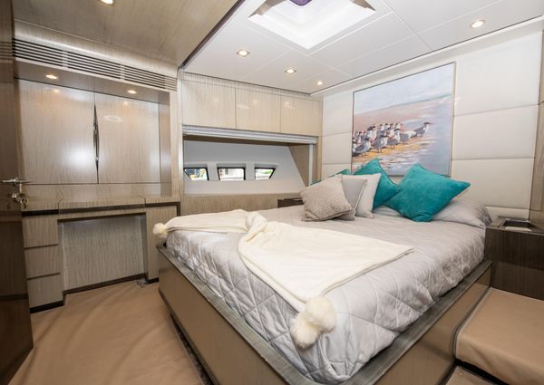 Azimut 84 Flybridge image