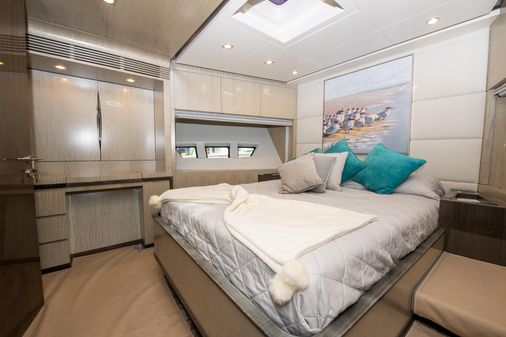 Azimut 84 Flybridge image