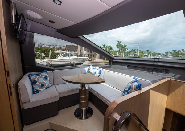 Azimut 84 Flybridge image