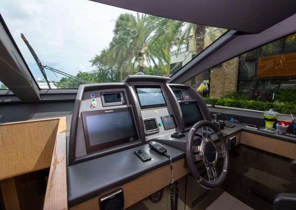 Azimut 84 Flybridge image