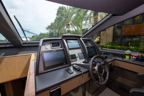 Azimut 84 Flybridge image