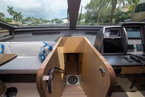 Azimut 84 Flybridge image