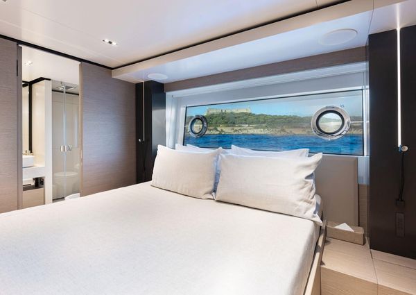 Custom Line Navetta 33 image