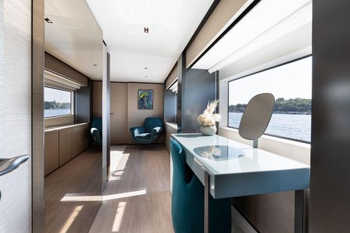 Custom Line Navetta 33 image