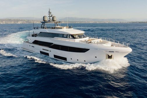 Custom Line Navetta 33 image