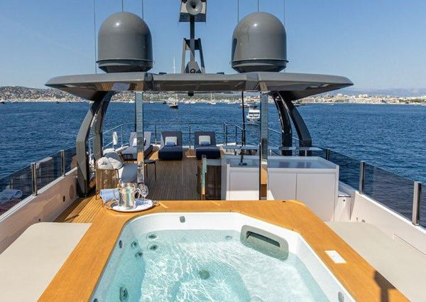 Custom Line Navetta 33 image