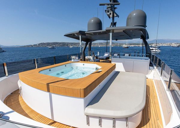 Custom Line Navetta 33 image