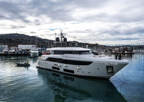 Custom Line Navetta 33 image